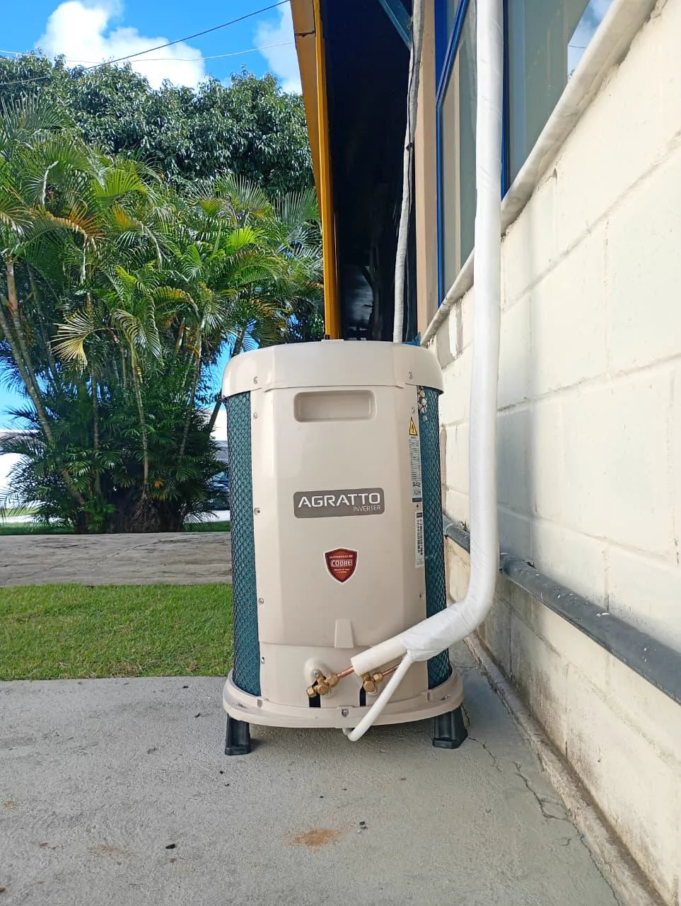 Unidade externa de ar-condicionado instalada pela Climex